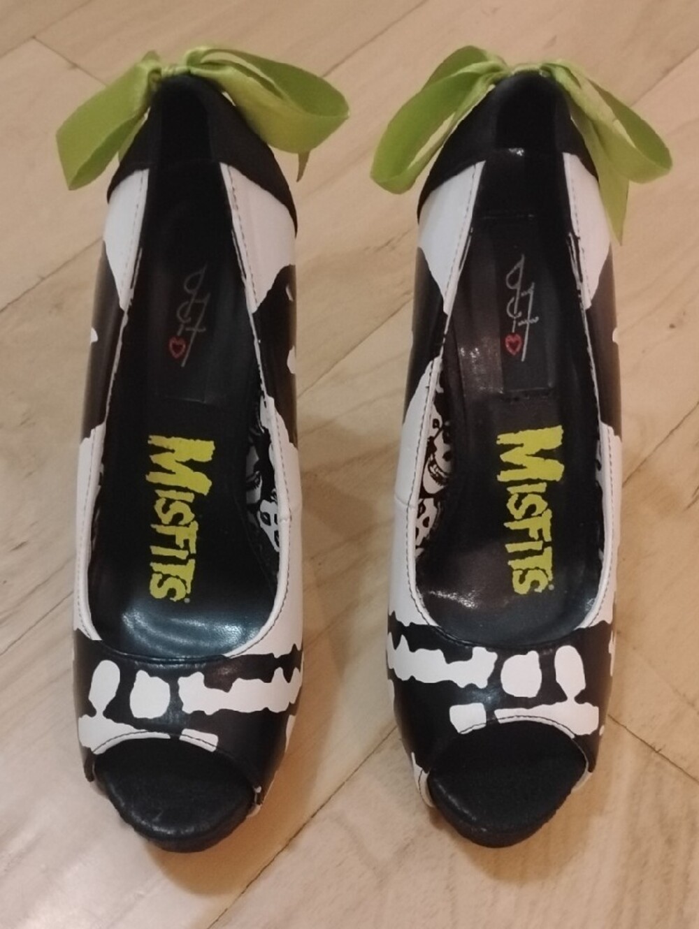 Iron Fist Misfits Peep-Toe Heels with Lime Bow - Picture 3 of 9